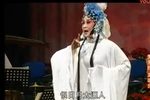 出水清莲·鞋弓袜窄人挨挤